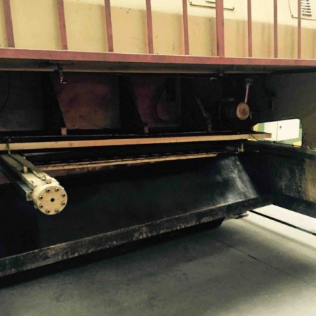 Farina 3000 x 10 hydraulische Schere mit motorisiertem Register und 700er Aussparung. Daniele Villa +39 3312288678.