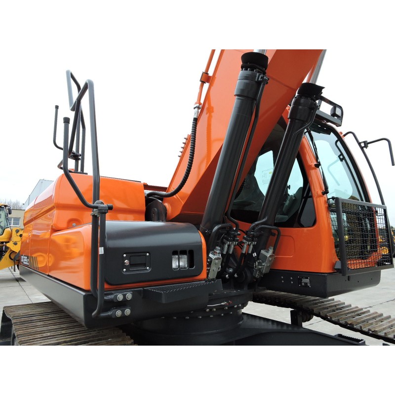 DX225LC